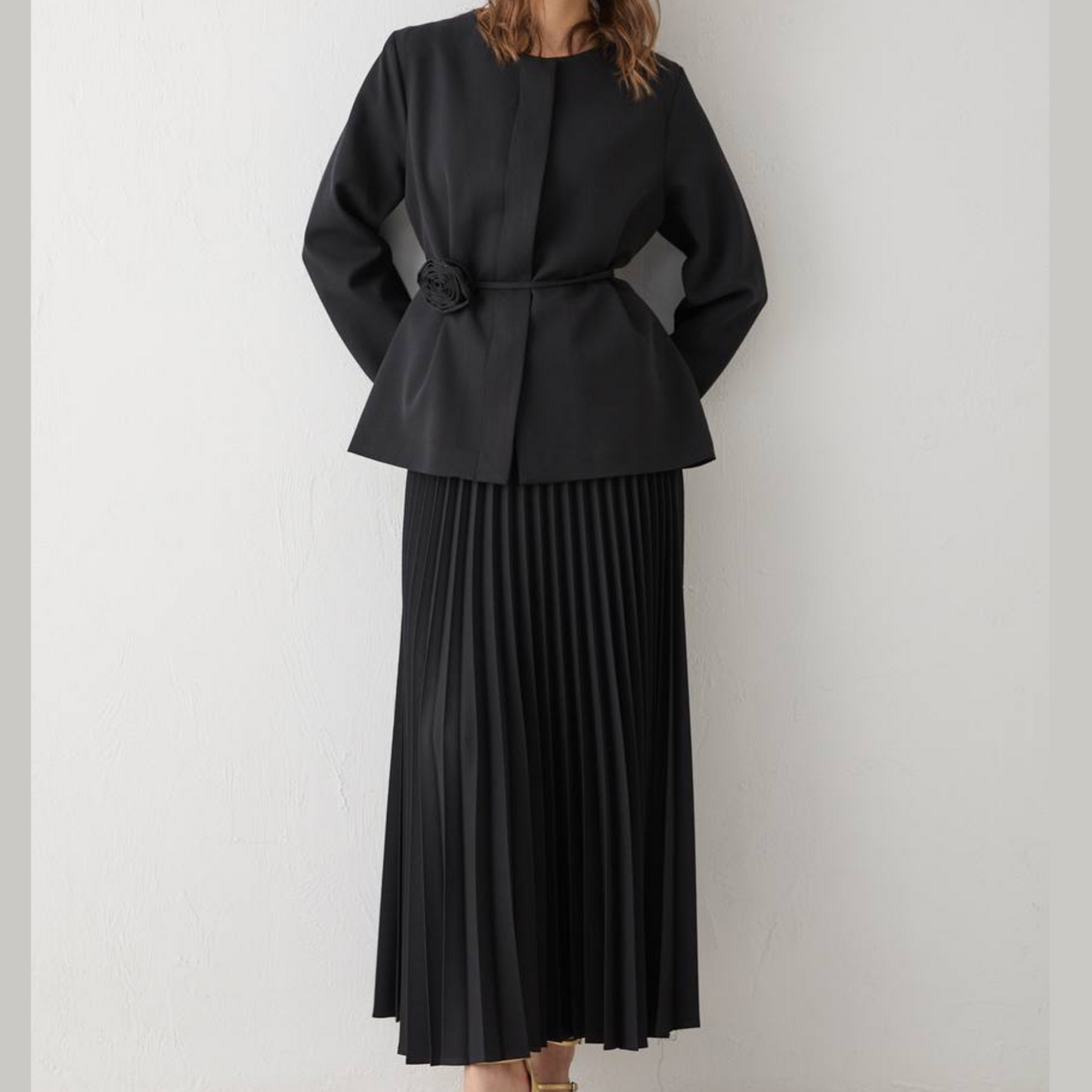 طقم قطعتين ( تنورة مع بليزر )