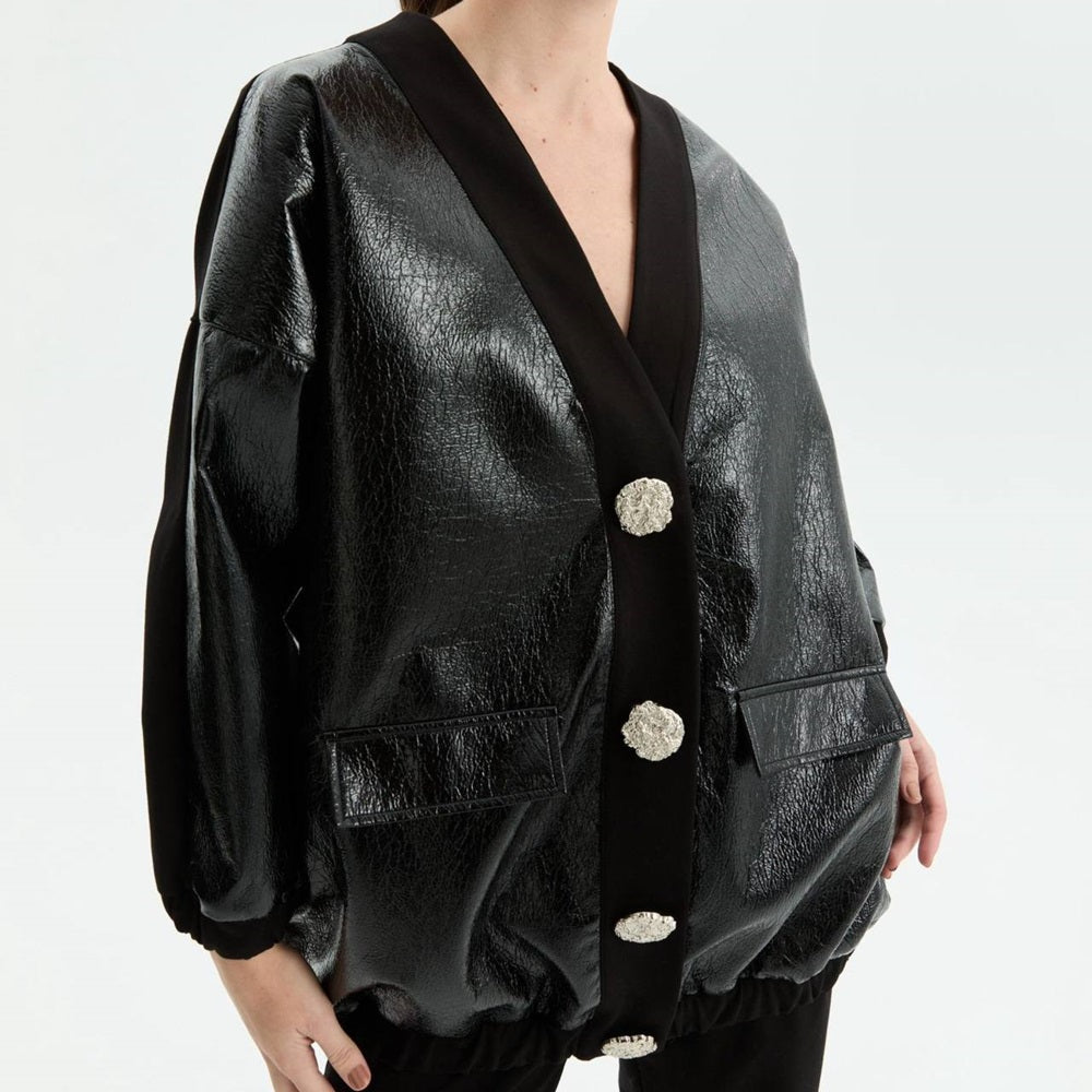 طقم قطعتين ( جاكيت جلد مع بنطلون قطن )