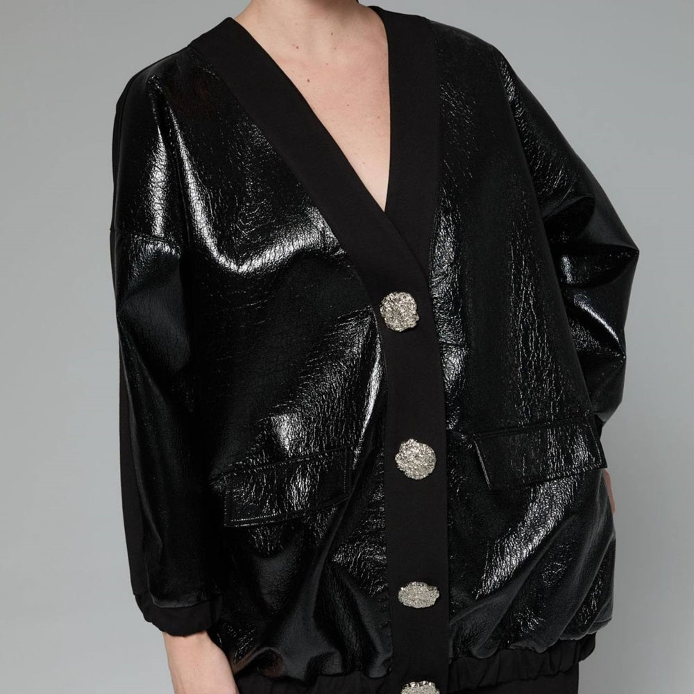 طقم قطعتين ( جاكيت جلد مع بنطلون قطن )