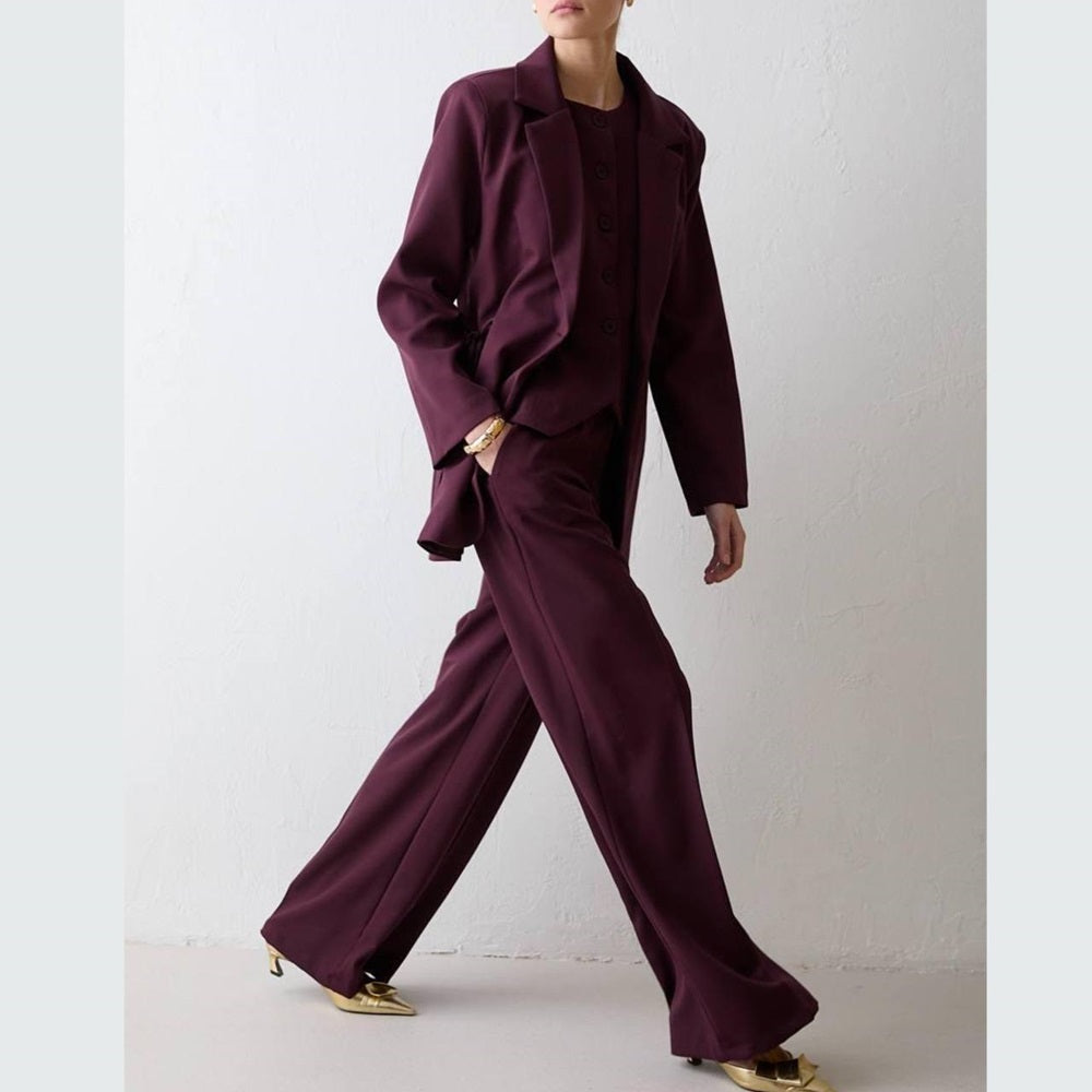 طقم ثلاث قطع أنيق مع حزام 