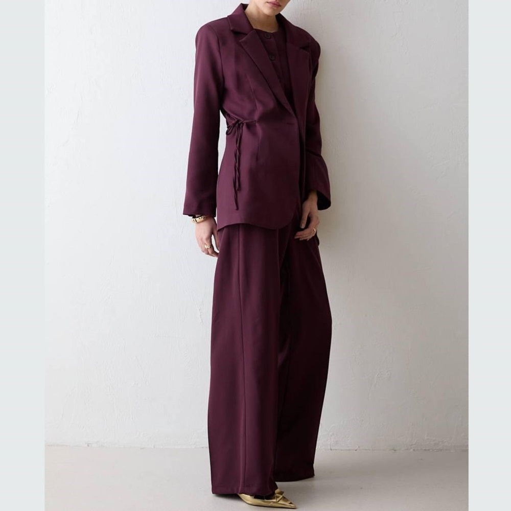 طقم ثلاث قطع أنيق مع حزام 